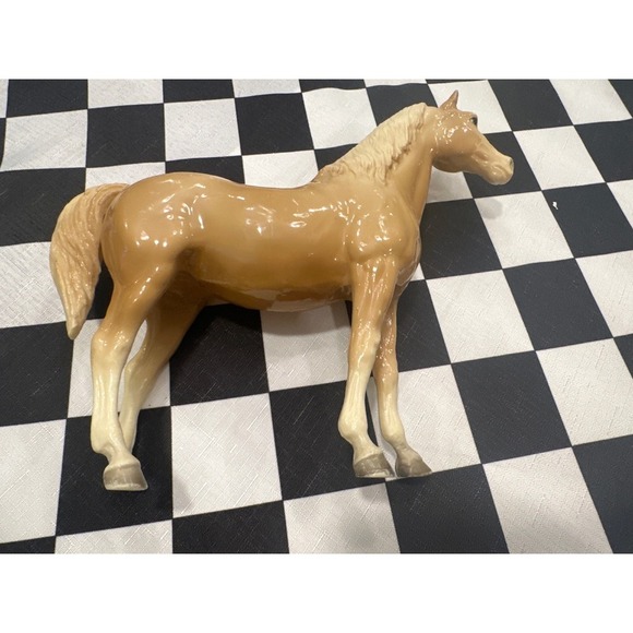 Vintage Palomino Breyer Style Horse Figurine Glossy Finish Collectible Decor - Picture 2 of 4